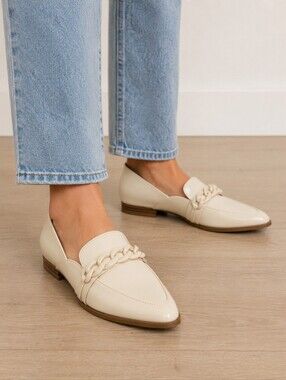NIB LC Lauren Conrad Demii Chain Loafers Bone Size 8 Memory Foam Pointed Toe Fla